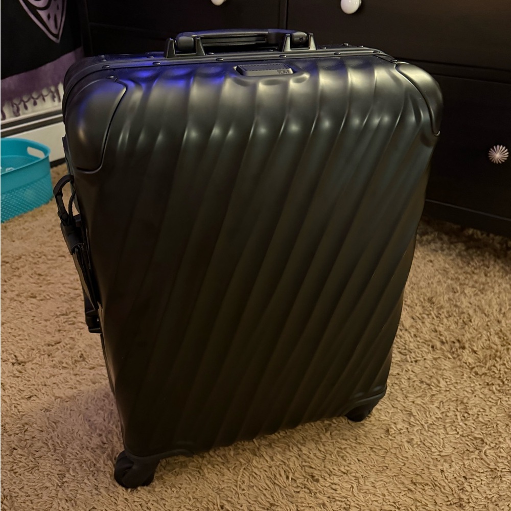 Tumi 19DEGREE ALUMINUM Continental Carry On 36861 Matte Black 22’’H-16.5’’W-9’’
